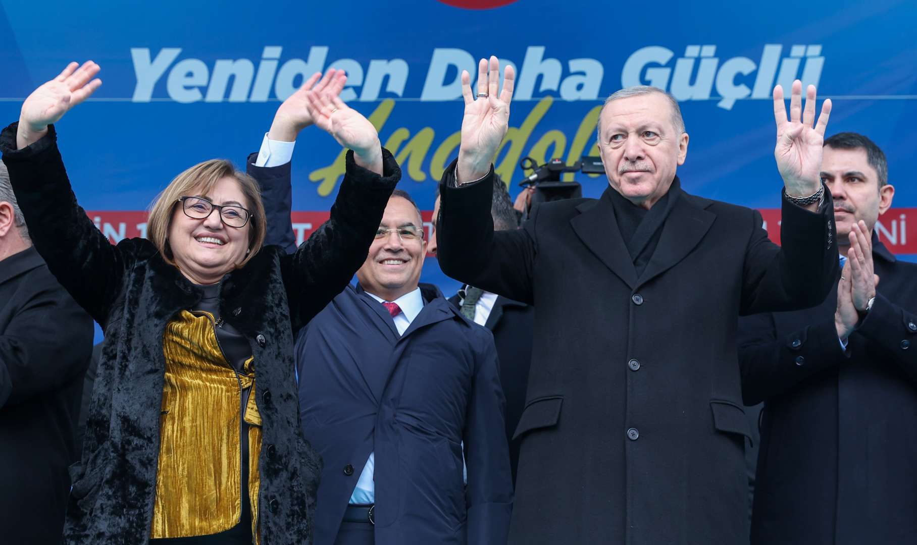 cumhurbaşkanı recep tayyip erdoğan’ın liderliğinde  güneyşehir'de 5113 konutun anahtar ve tapu teslimlerini yaptık