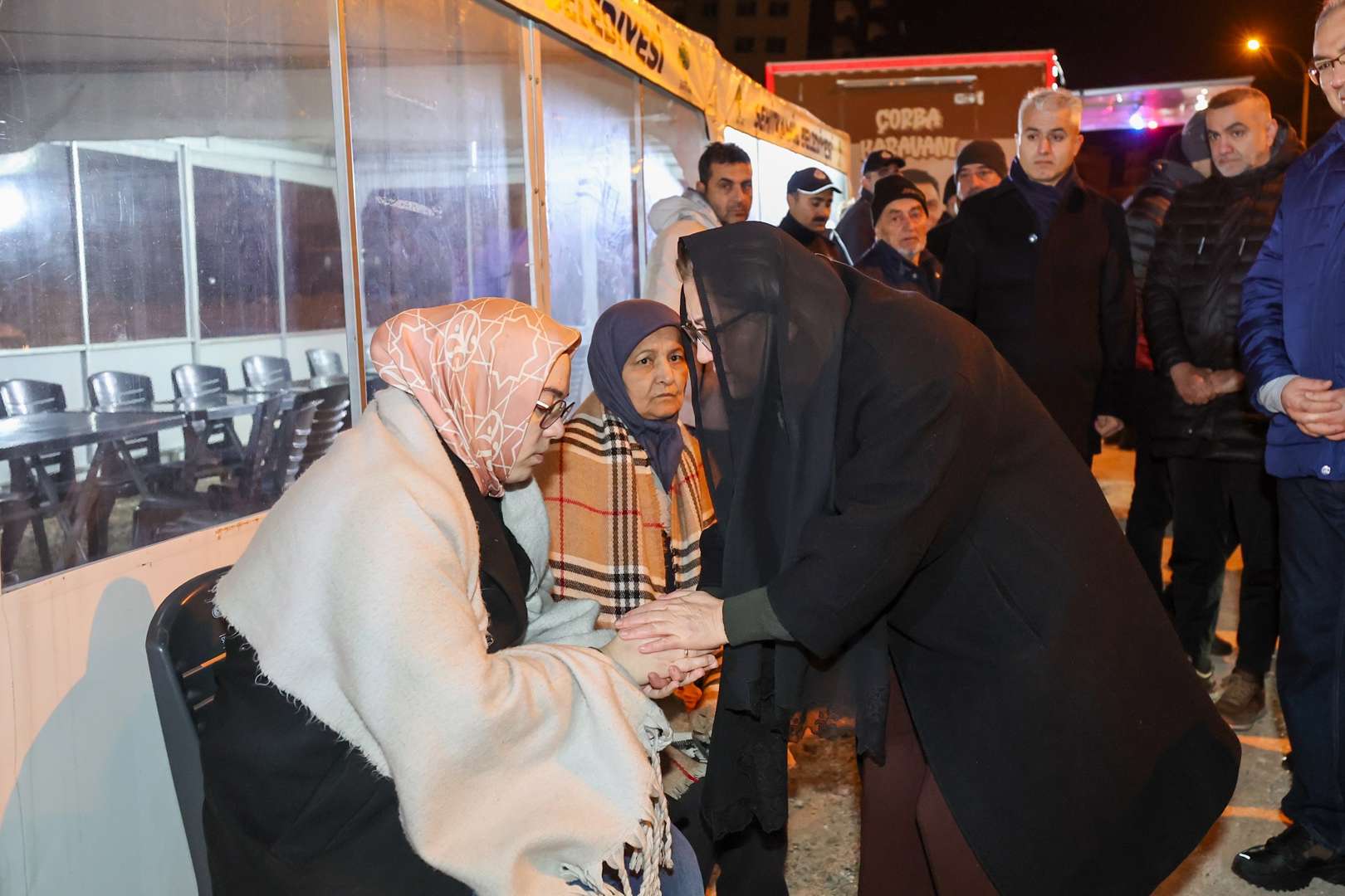 en acı saat 04.17...