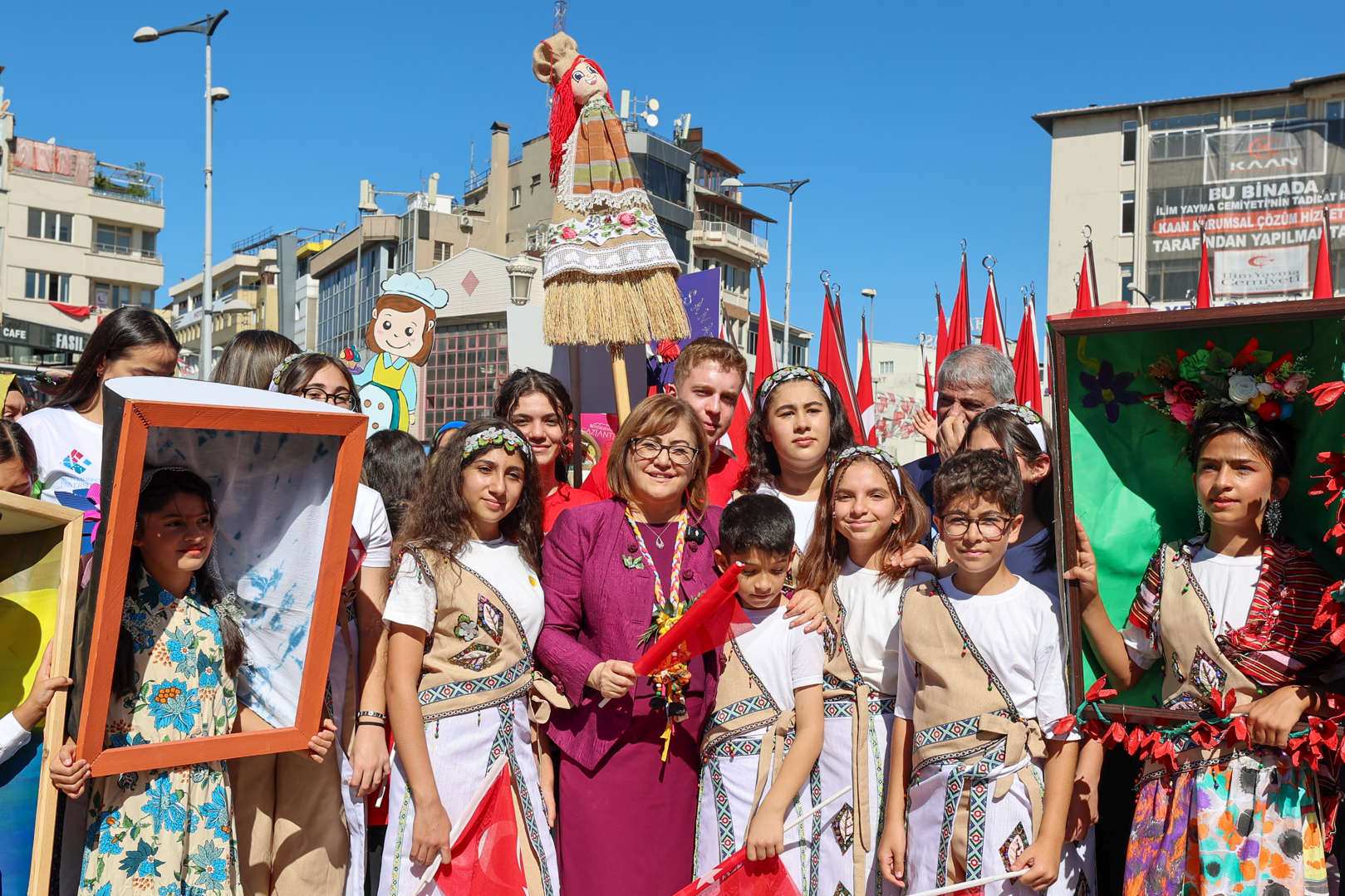 festival coşkusu kortej ile şehrin sokaklarına taşındı