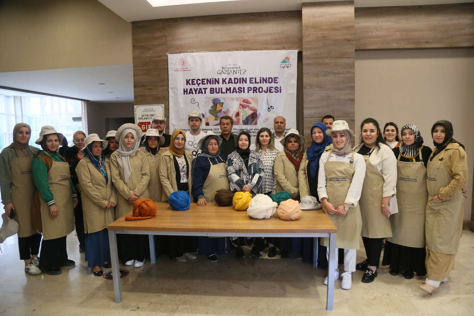 gaziantep’te istihdamı, katma değeri ve çevre sağlığını bir arada sunan "keçenin kadın elinde hayat bulması projesi"!