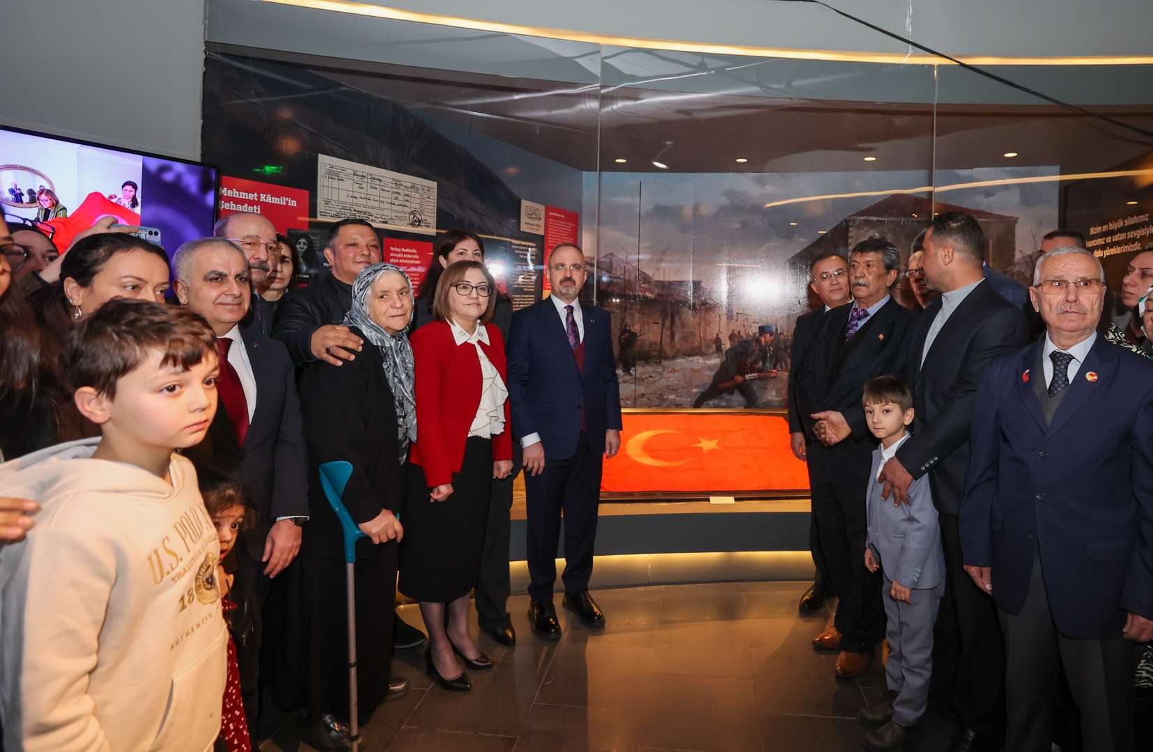 şehit kamil’in tabutuna sarılı şanlı türk bayrağı, panorama 25 aralık müzesi’nde