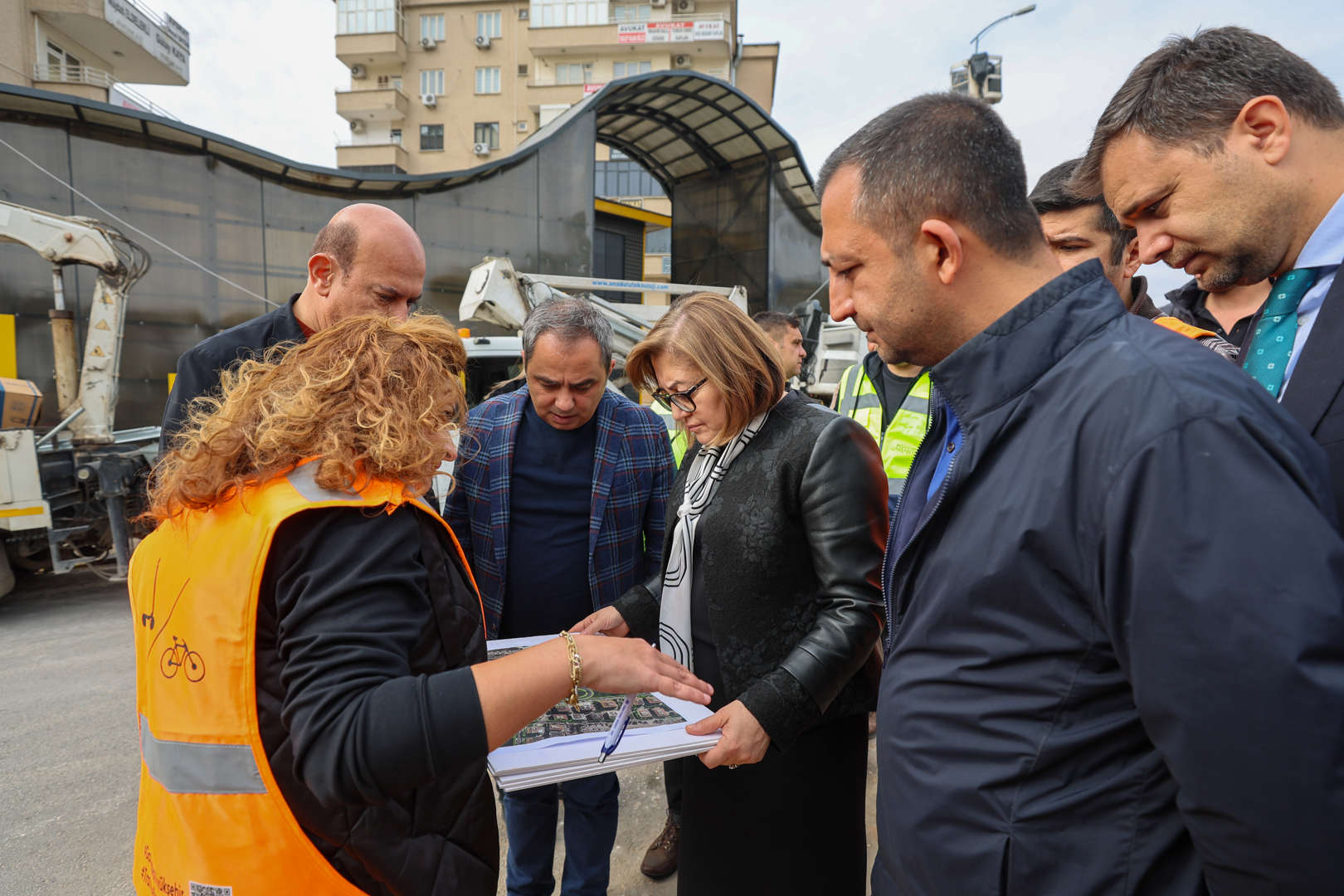 tugay köprülü kavşağı’nda şerit arttırma çalışmalarına başladık