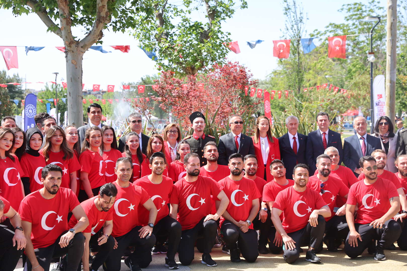 ülkemiz, gençlerimizle yükselerek mevcudiyetini ilelebet sürdürecektir
