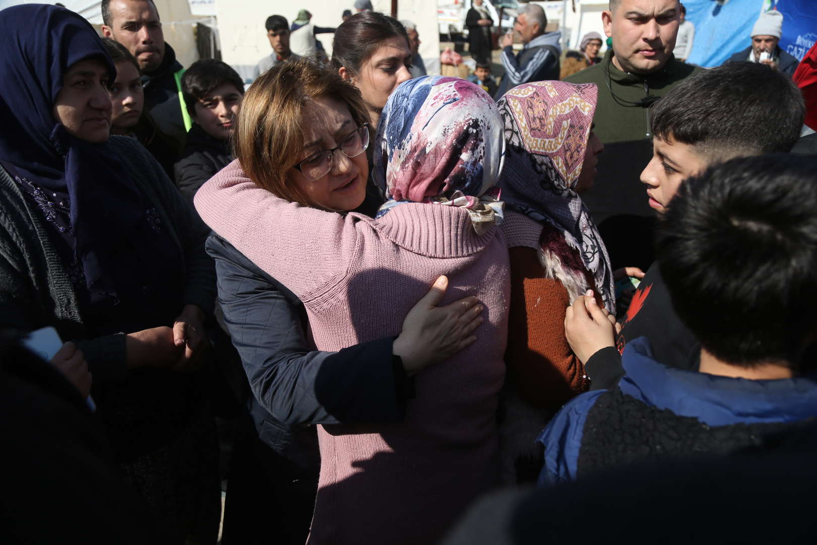 depremler bölgesinde çalışmalarımızı aralıksız sürdürüyoruz