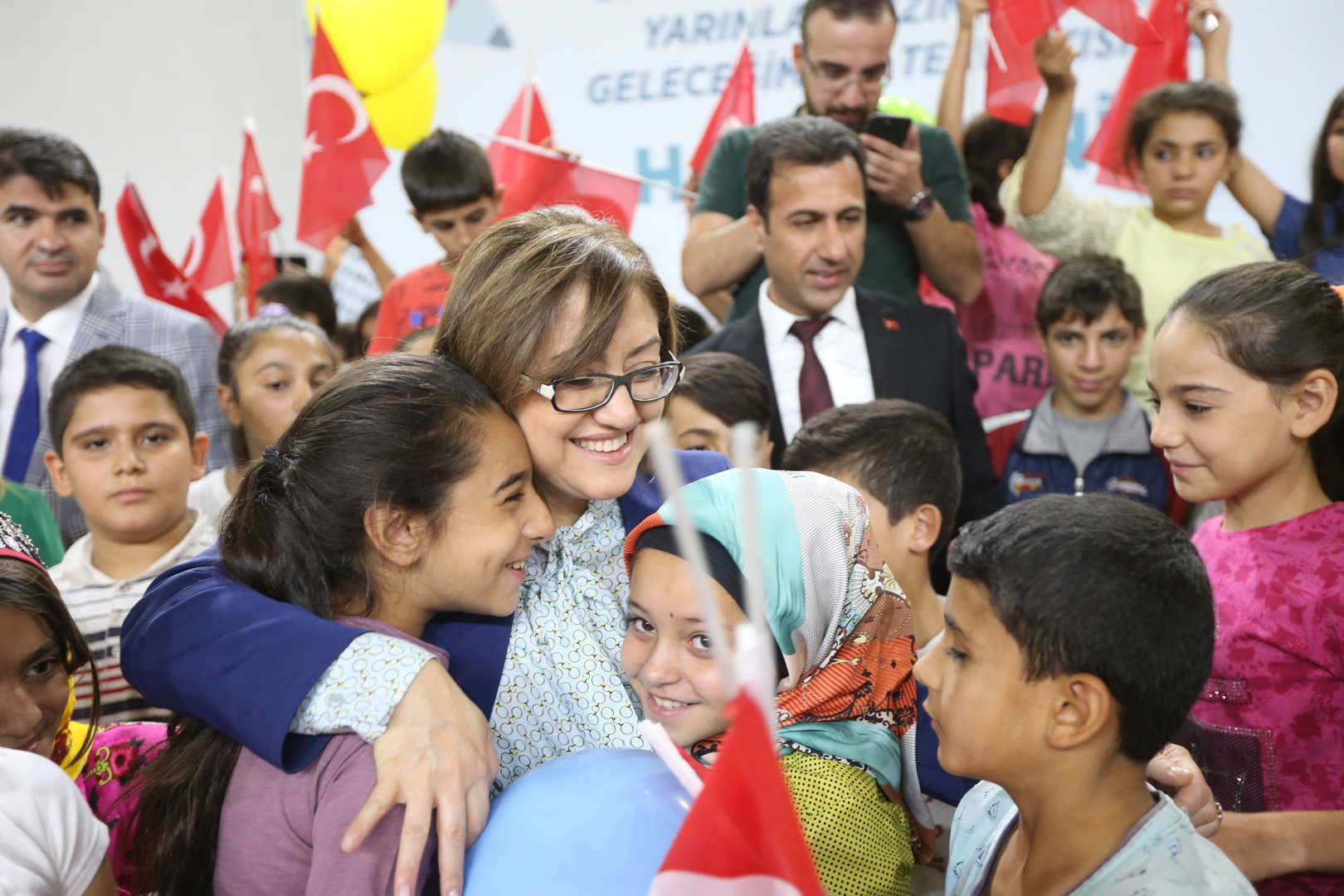 öğrencilere 100 milyon tl'lik kırtasiye desteği