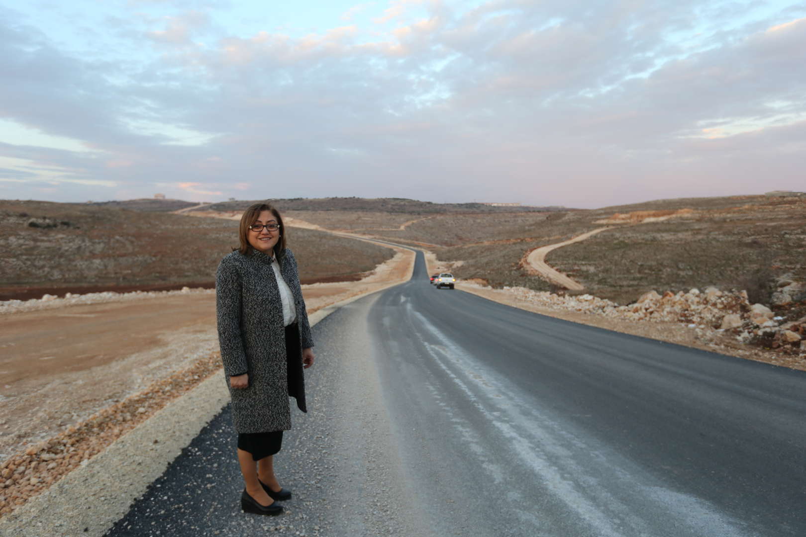 1.100 km sıcak asfalt 2.825 km sathi kaplama asfalt çalışması yaptık